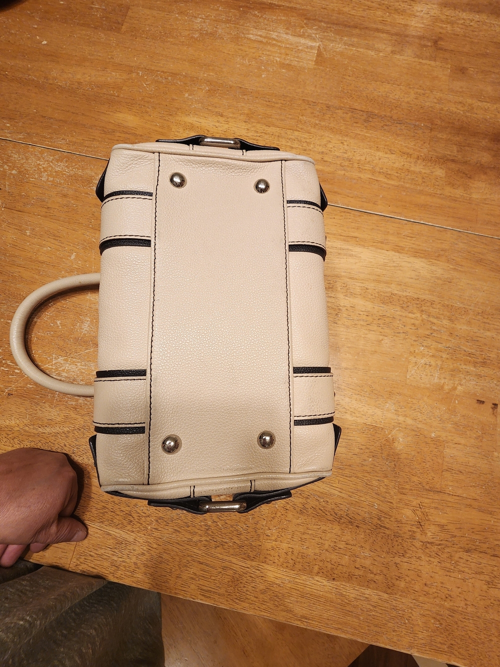 MCM cream leather Boston satchel featuring silver-toned hardware - Picture 8 of 16